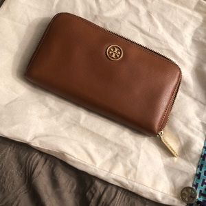 Tory Burch Robinson Wallet